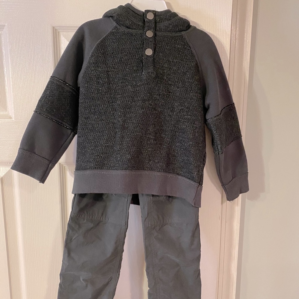 Sweater and Pants Dark Grey size 4T Boy